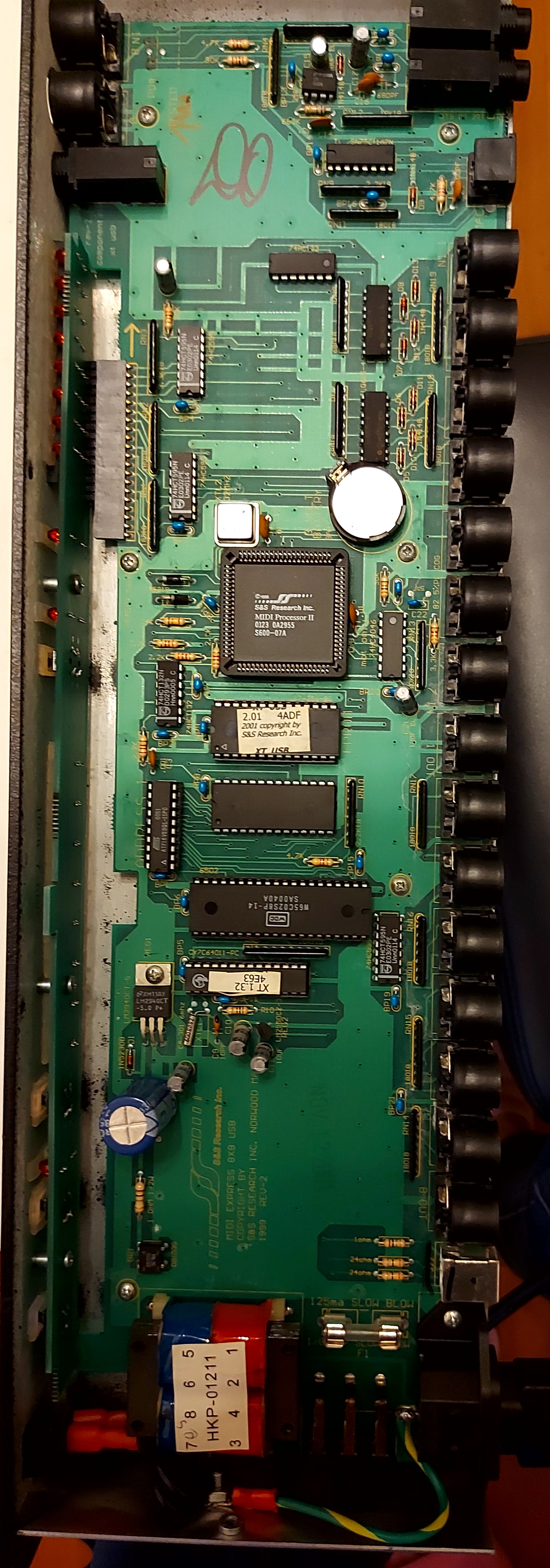 inside motu MIDI express XT